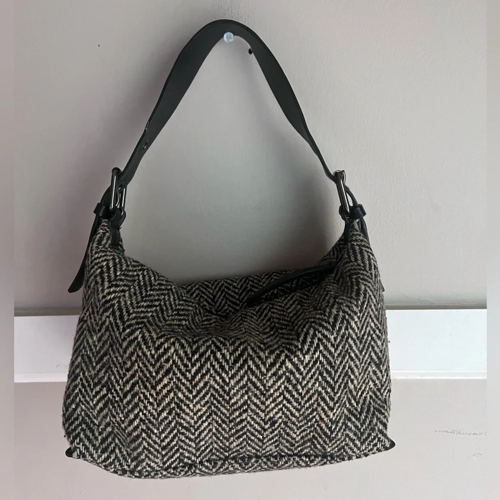Banana Republic Black and Cream Hobo Bag